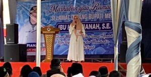 Masarakat dan Relawan Sambut Bupati Mesuji Elfianah di Rumdis